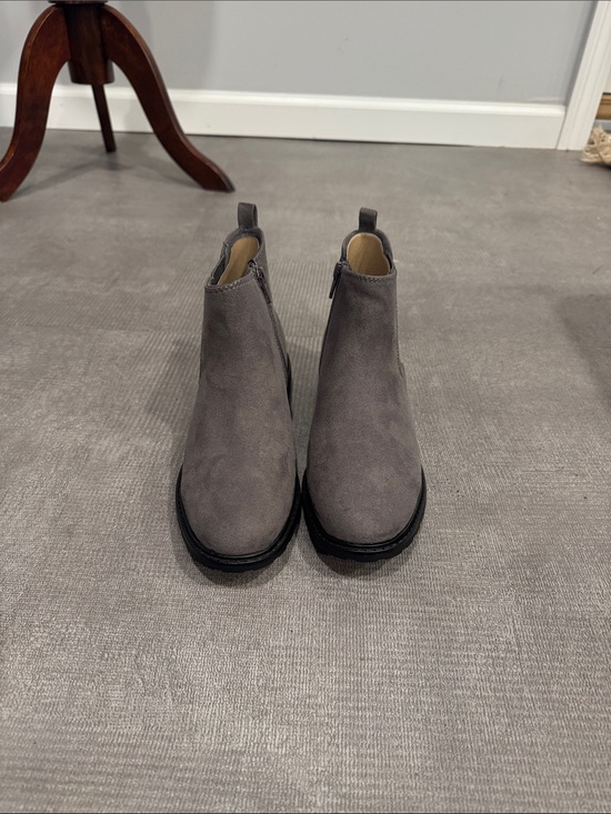 Sonoma Shoes - Sonomas Gray Suede Chelsea Boots - Sleek Side-Zip Design Size 6.5